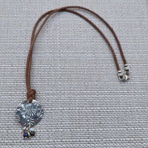 18 Inch Sterling Silver And Leather Beach Pattern Pearls Necklace B723